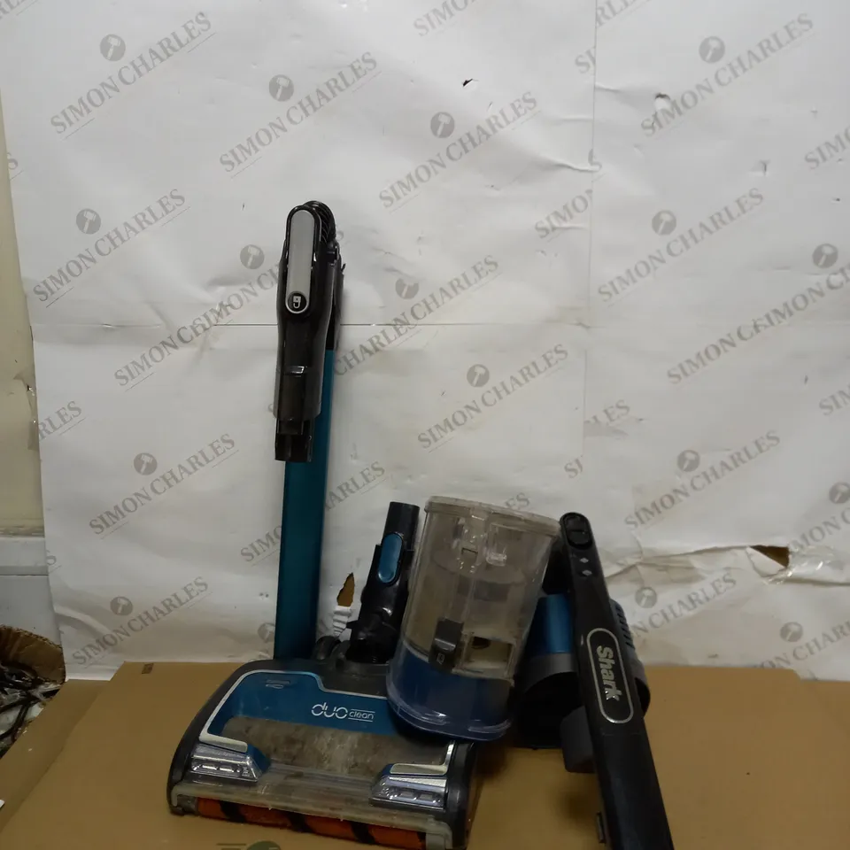 SHARK DUO CLEAN CORDLESS VACUUM CLEANER
