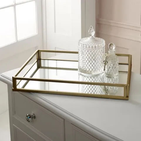 BOXED RUSSELL TRAY
