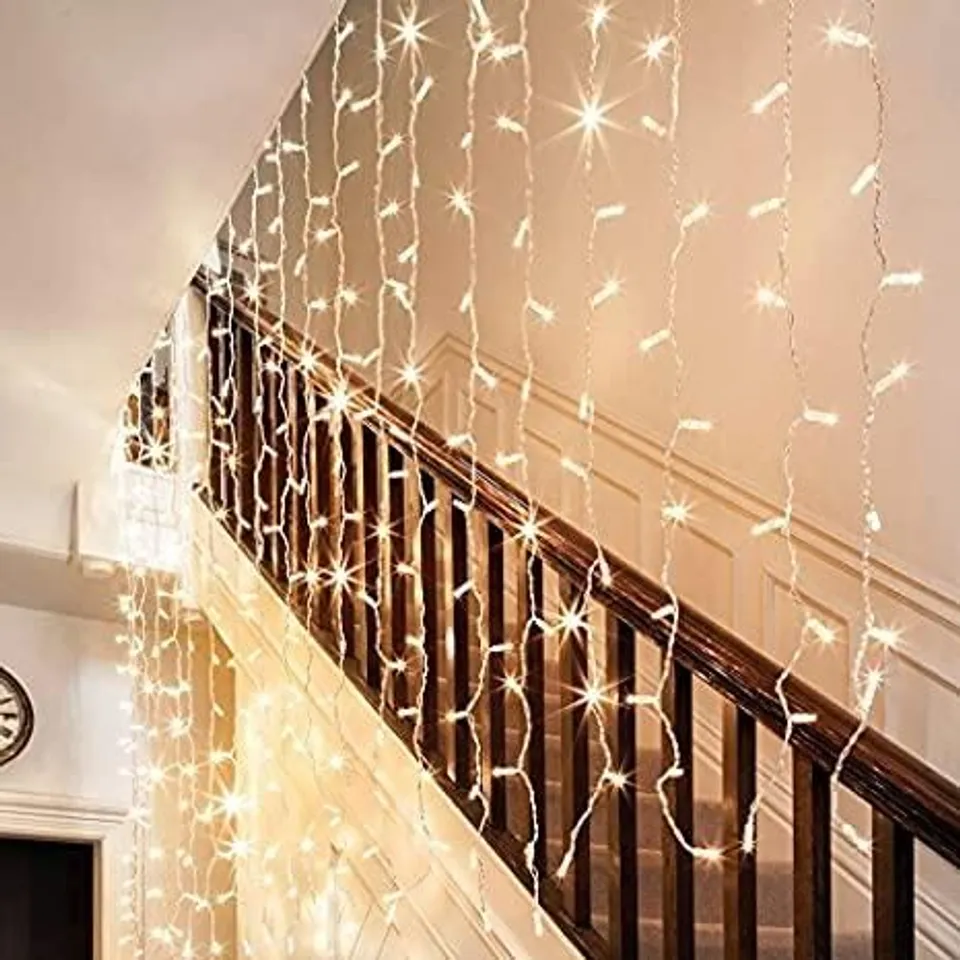 BOXED BRAVICH LED INDOOR & OUTDOOR SNOWING ICICLE CHASER LIGHTS WITH WHITE CABLE (960 LIGHTS) - WARM WHITE LIGHTS