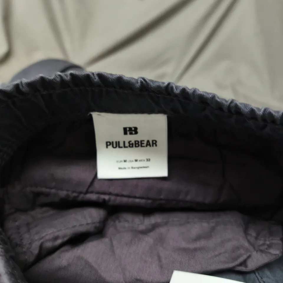 PULL&BEAR CARGO TROUSERS – DARK GREY, SIZE M (EU M / US M) MADE IN BANGLADESH