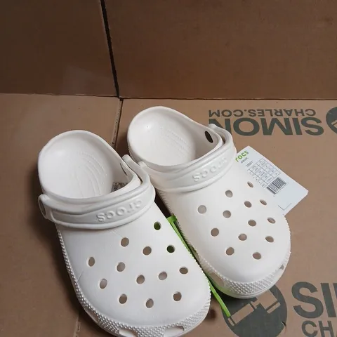 PAIR OF CROCS CLASSIC WHITE CLOGS – UK 4