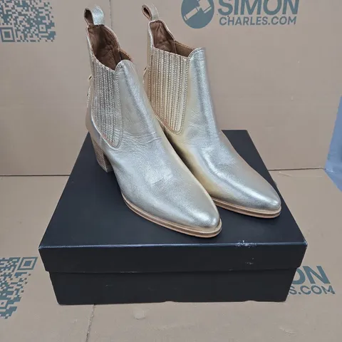BOXED PAIR OF NV CHELSEA BOOTS – METALLIC TONE, UK SIZE 7