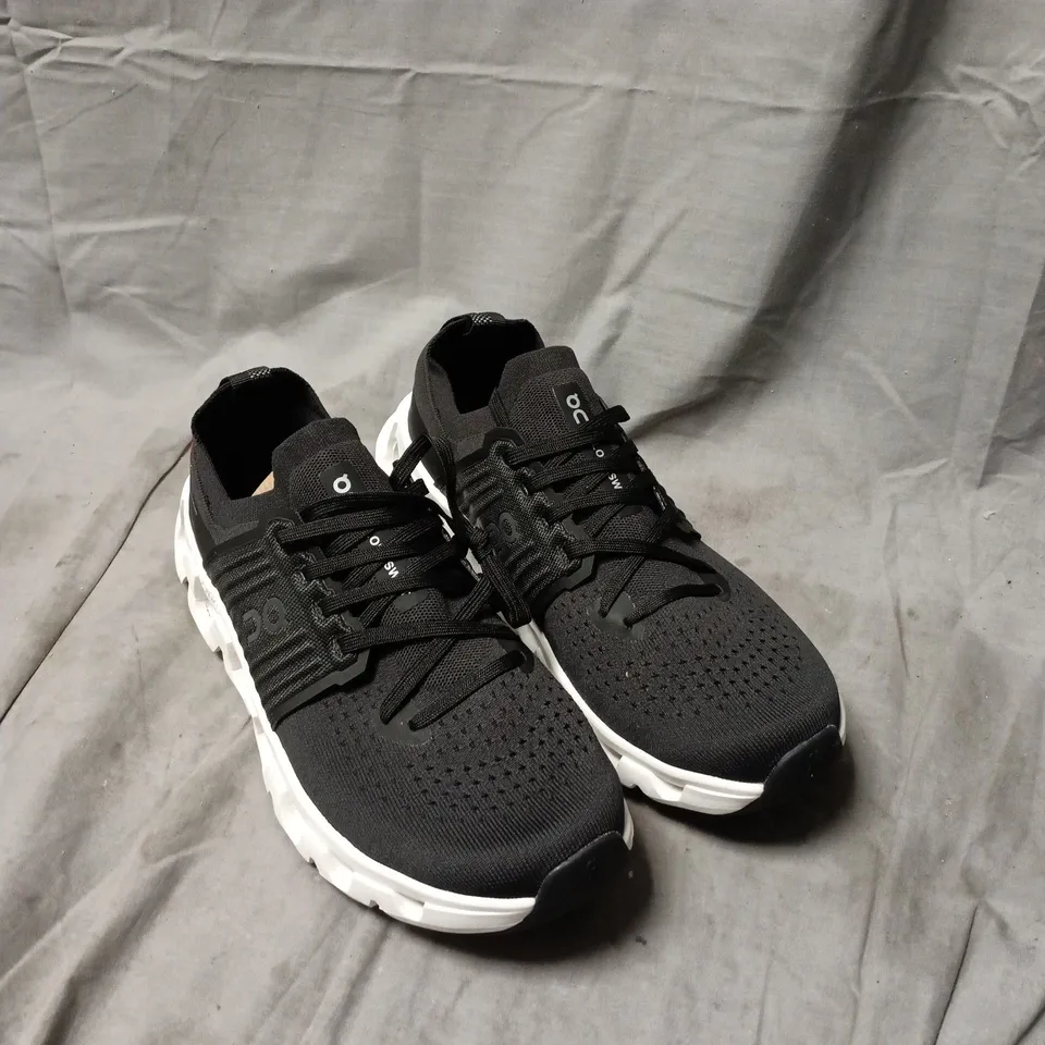 ON RUNNING SNEAKERS – BLACK KNIT UPPER WITH WHITE SOLE UK 9