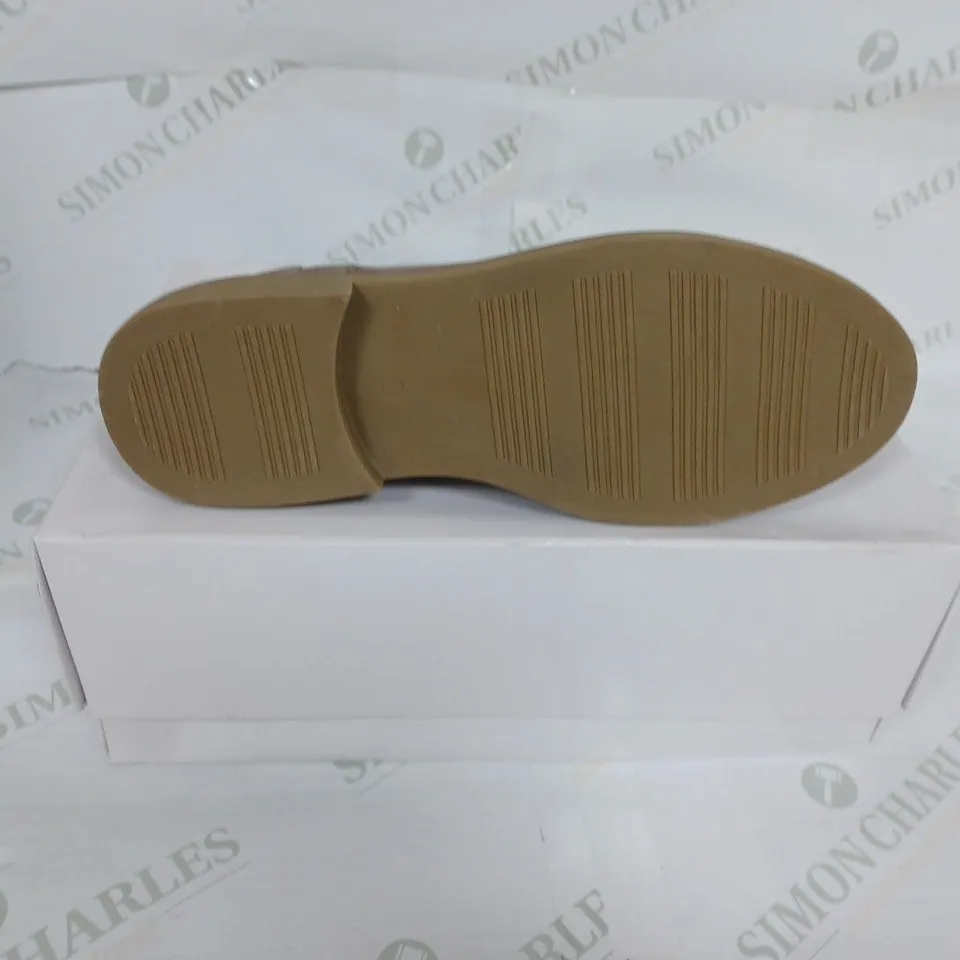 BOXED MARSH MICROSUEDE SHOES IN TAUPE SIZE 10