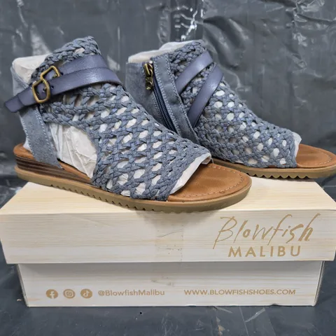 BOXED PAIR OF BLOWFISH MALIBU BELLA SANDALS IN BLUE SIZE 4