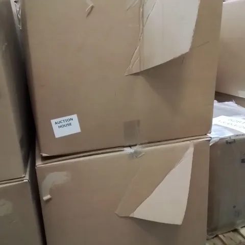 PALLET CONTAINING A LARGE QUANTITY OF BEDDING PRODUCTS TO INCLUDE:DUVETS,PILLOWS,ETC