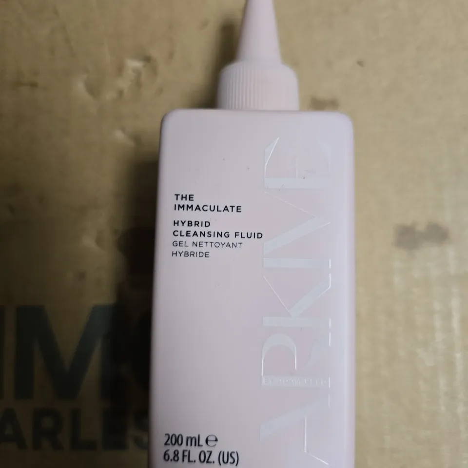 TOTE OF APPROXIMATELY 15 ASSORTED COSMETICS TO INCLUDE: ARKIVE HYBRID CLEANSING FLUID 
