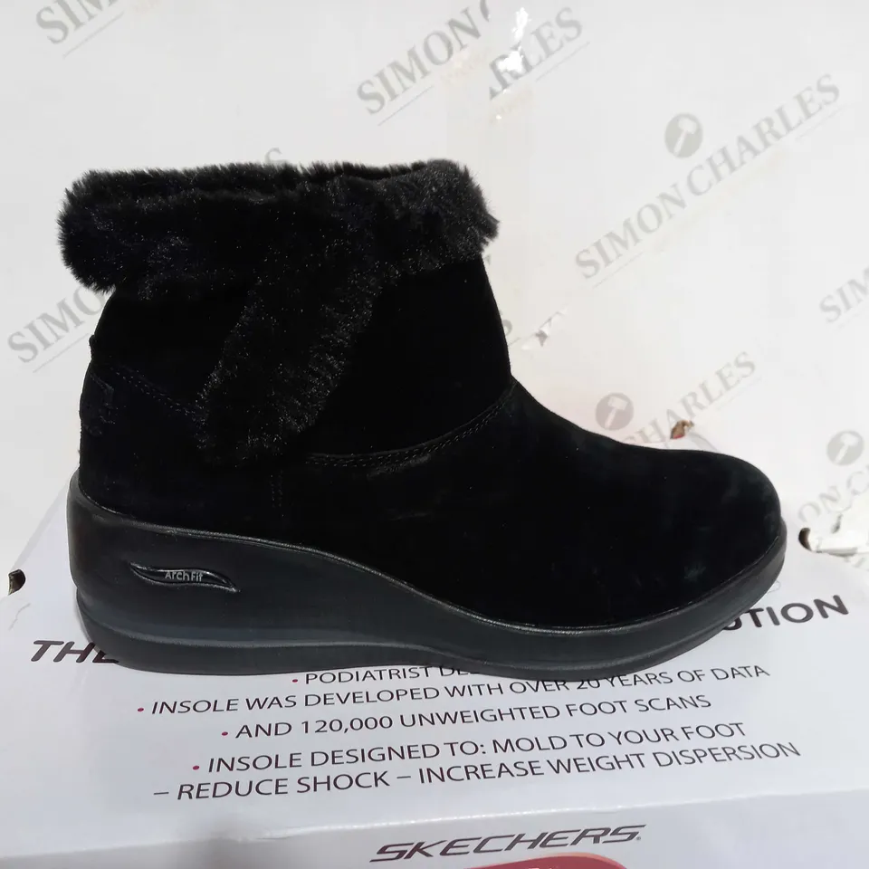 SKECHERS BLACK WEDGE BOOTS - SIZE 6