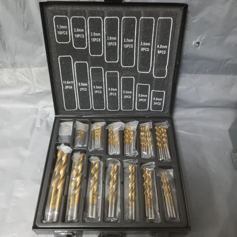 ASSORTED SCREWDRIVER FITTINGS IN VARIOUS SIZES