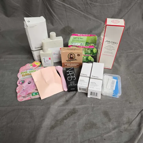 APPROXIMATELY 20 ASSORTED HEALTH & BEAUTY PRODUCTS TO INCLUDE - SHISEIDO CLARIFYING CLEANSING FOAM - THE ORDINARY HYALURONIC ACID 2% - SIMPLE CLEASING WIPES - ETC