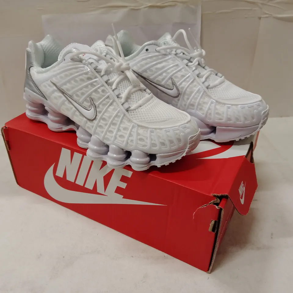 NIKE WHITE RUNNING SHOES – UK 6 (US 6.5) – BOXED 