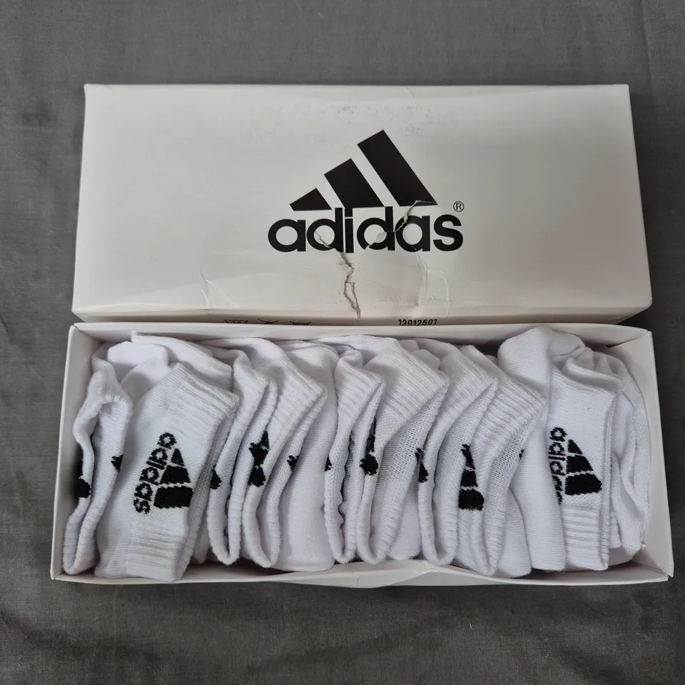 BOXED SET OF 5 ADIDAS ANKLE SOCKS IN WHITE