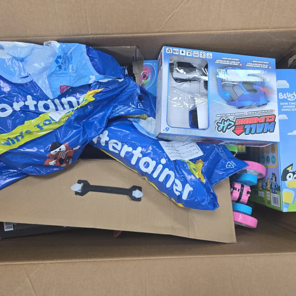 APPROXIMATELY 8 ASSORTED TOYS & GAMES PRODUCTS TO INCLUDE MARVEL MECHSTRIKE MECHASAURS, DISNEY CLASSICS STITCH LEXIBOOK, STUNT FLIP RC CAR, ETC