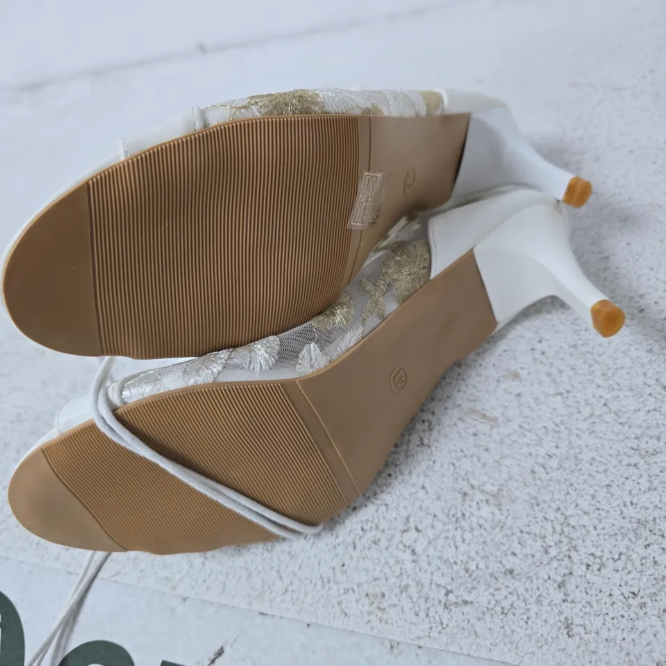LACE UP FLORAL HEEL ANKLE SHOES, WHITE - SIZE 41 