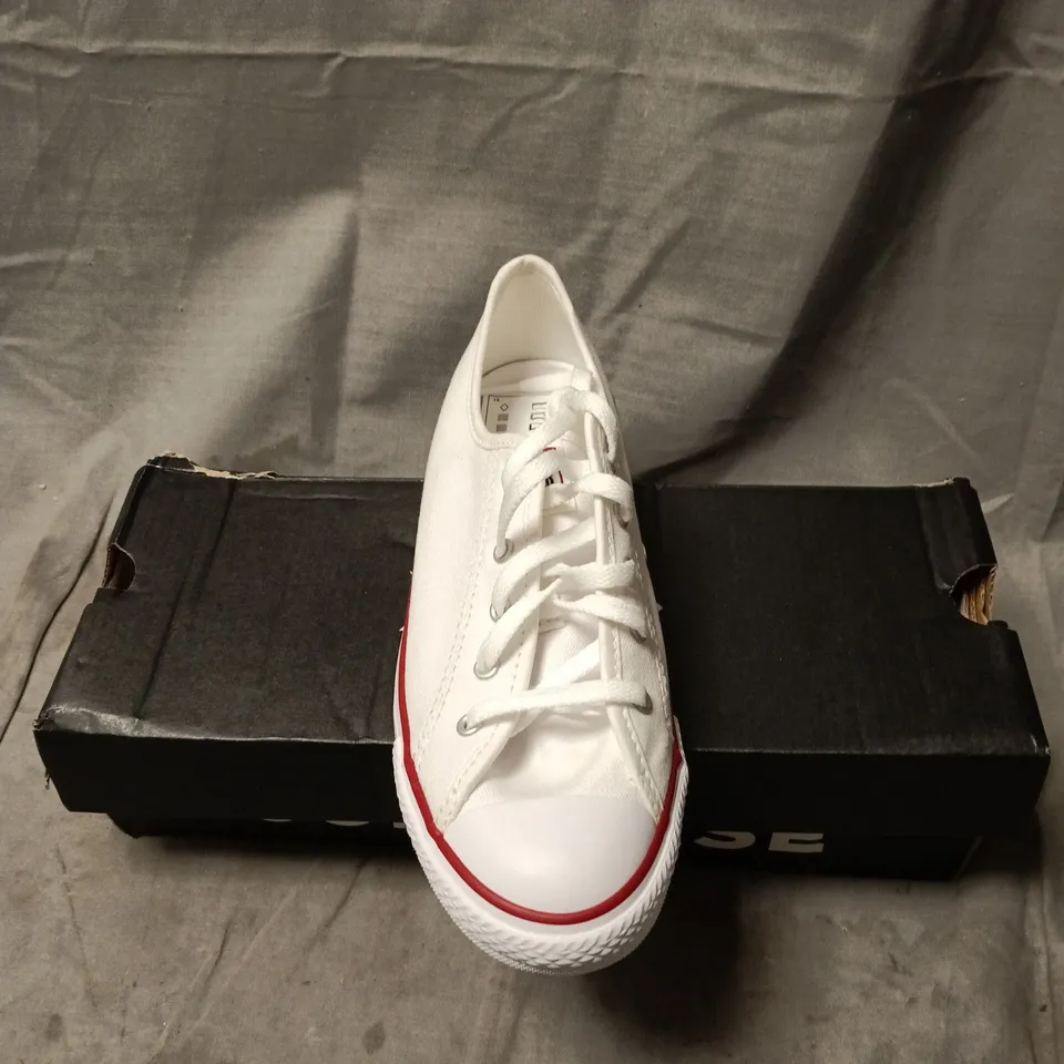 CONVERSE CHUCK TAYLOR ALL STAR LOW-TOP SNEAKERS – WHITE SIZE 3 BOXED