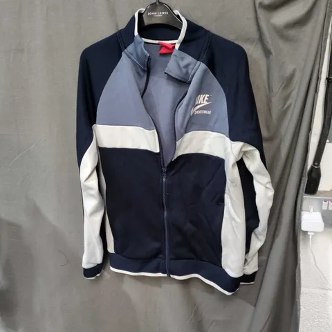 NIKE SPORTSWEAR JACKET – NAVY/GREY WITH WHITE COLOUR-BLOCK - SIZE S