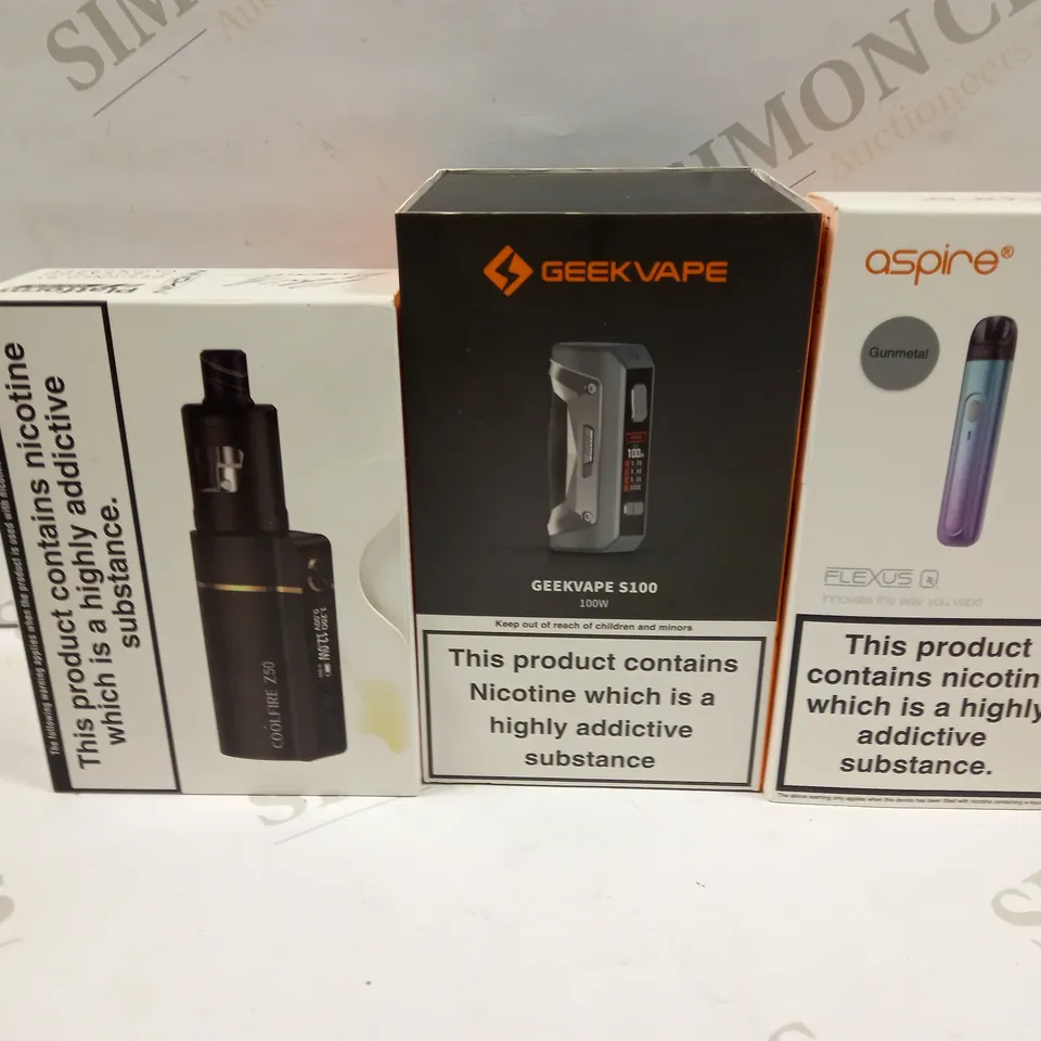 BOX OF APPROXMATELY 26 E-CIGARETTES AND LIQUIDS TO INCLUDE ASPIRE FLEXUS Q KIT, GEEKVAPE S100, INNOKIN COOLFIRE Z50 ZLIDE, ETC