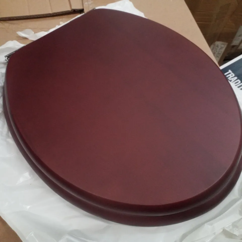BOXED ROPER RHODES TRADITIONAL SOFT CLOSE TOILET SEAT - MAHOGANY