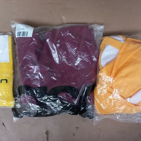 APPROXIMATELY 20 ASSORTED CLOTHING AND FASHION PRODUCTS IN VARIOUS STYLES AND SIZES - COLLECTION ONLY