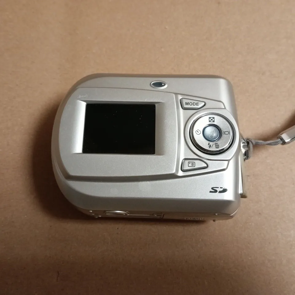 VIVITAR VIVICAM 3785 DIGITAL CAMERA