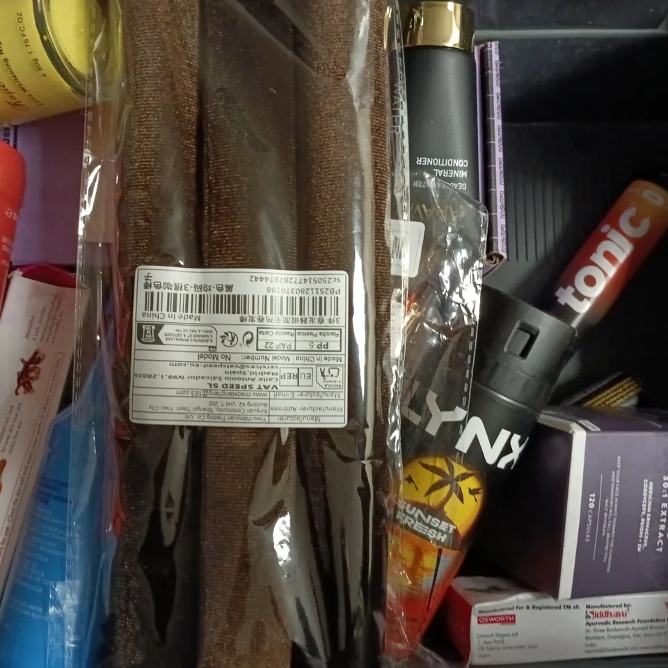 APPROXIMATELY 20 ASSORTED COSMETIC ITEMS TO INCLUDE MAN'STUFF, BISMID, ETC - COLLECTION ONLY