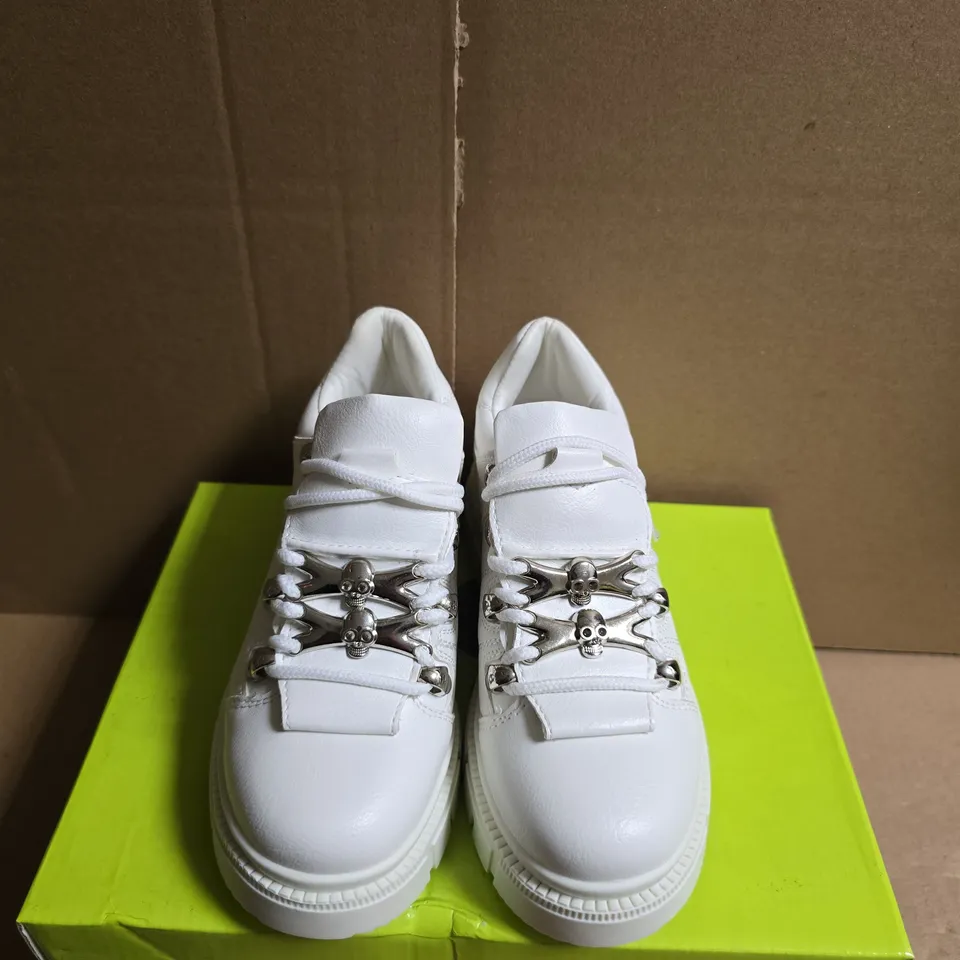 BOXED PAIR OF KOI LIL' RIMO CORE WHITE TRAINERS – UK 12K (KIDS)