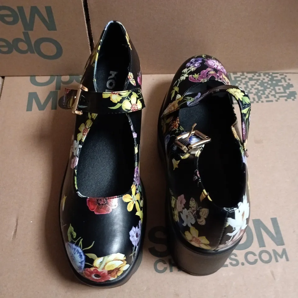 BOXED KOI TIRA MARY JANE SHOES IN FLORAL - UK 7