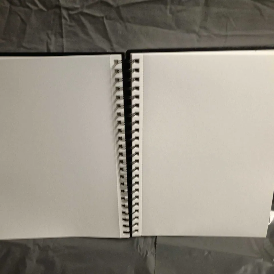 DERWENT 86-SHEET HARDBACK SKETCHBOOK – A4, BLACK