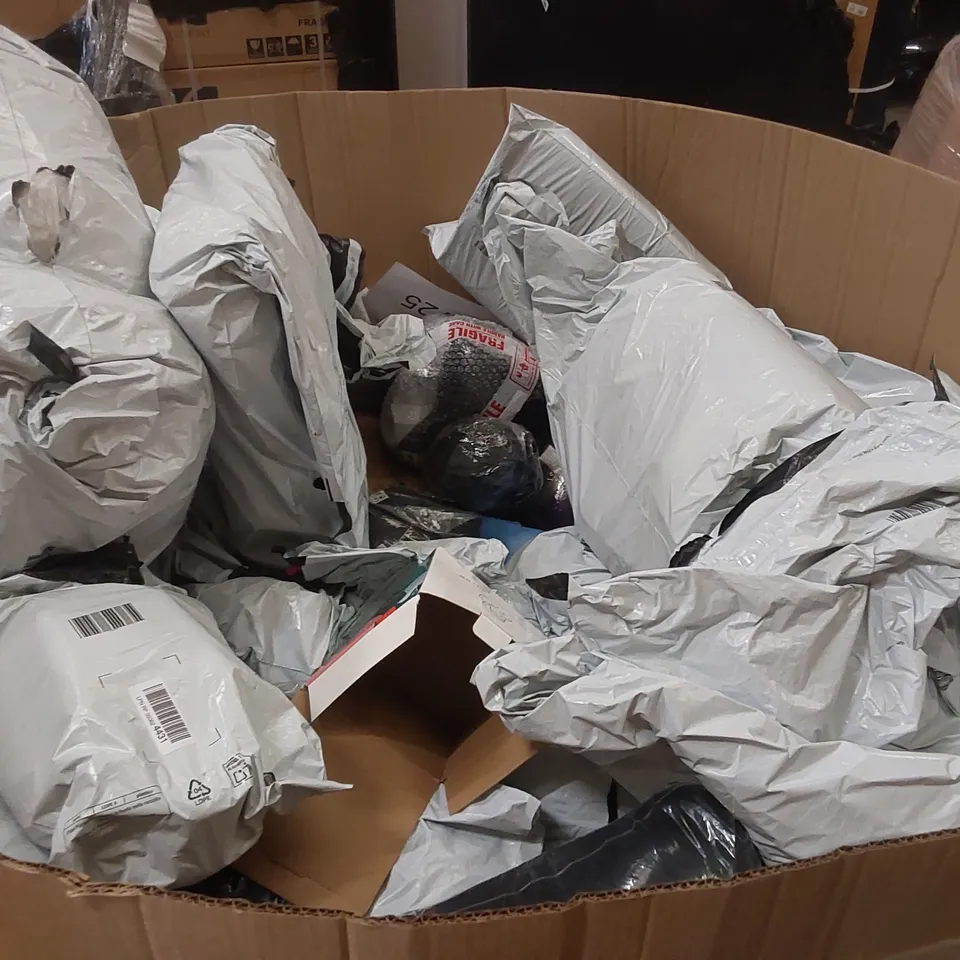 PALLET TO CONTAIN A LARGE ASSORTMENT OF PILLOWS, CUSHIONS AND RELATED PRODUCTS 
