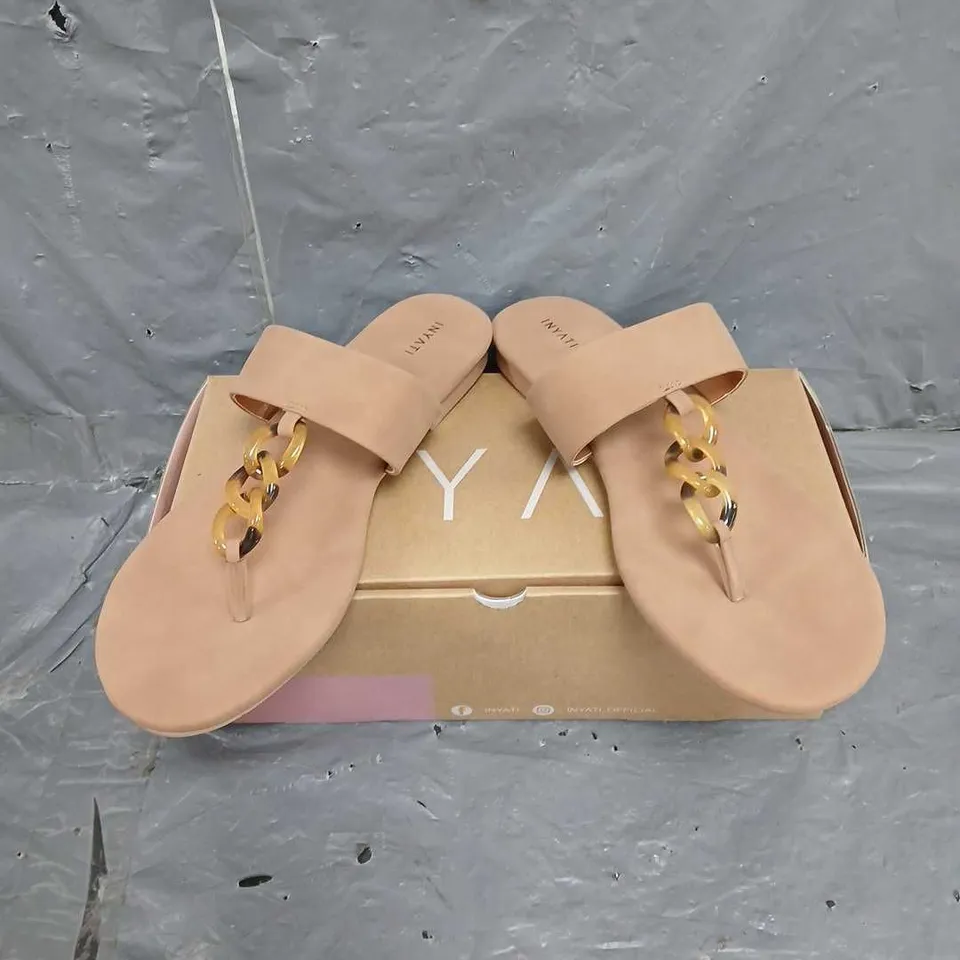 BOXED PAIR OF INYATI LEANDRA THONG STYLE SANDALS IN TOASTED NUT SIZE 6