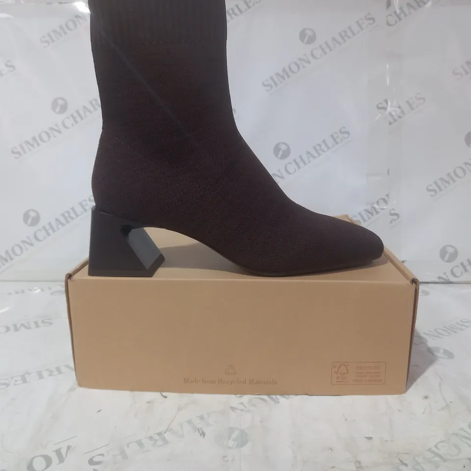 BOXED PAIR OF VIVAIA SQUARE TOE BLOCK HEEL ANKLE BOOTS IN CHOCOLATE EU SIZE 38