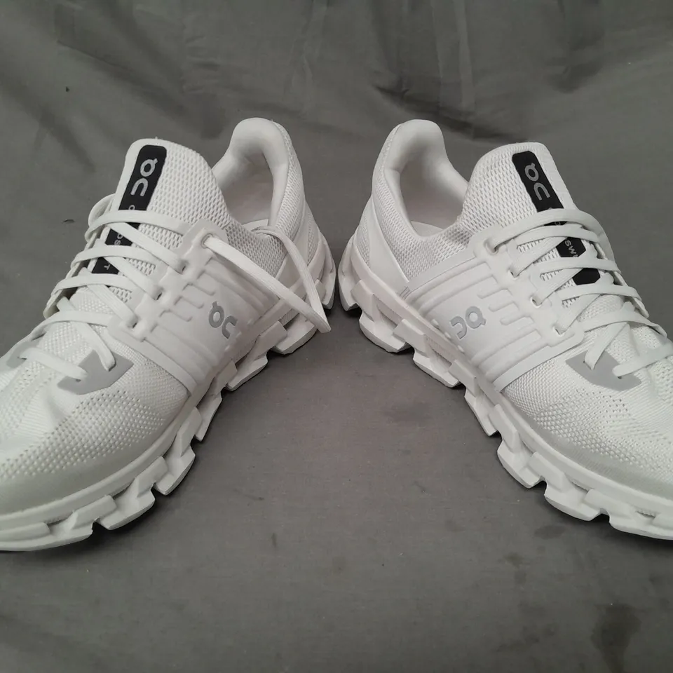 PAIR OF ON CLOUDSWIFT SHOES IN OFF-WHITE UK SIZE 9