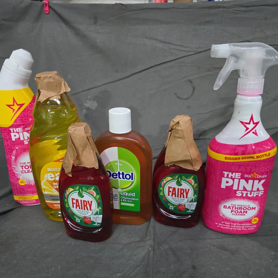 APPROXIMATELY 12 ASSORTED LIQUIDS TO INCLUDE THE PINK STUFF BATHROOM FOAM CLEANER, FAIRY CLEAN & FRESH, DETTOL LIQUID, ETC - COLLECTION ONLY