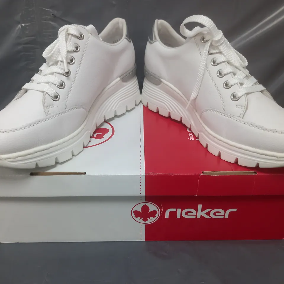 BOXED PAIR OF RIEKER TRAINERS IN WHITE LEATHER SIZE 6.5