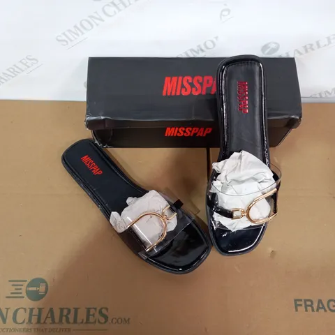 BOXED PAIR OF MISSPAP FLIPFLOPS SIZE 40
