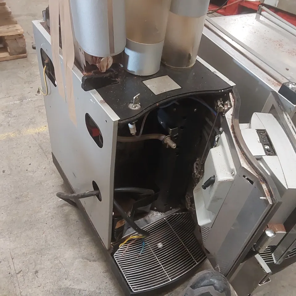 FRANKE COMMERCIAL COFFEE MACHINE WITH MILK CHILLER (2 ITEMS)