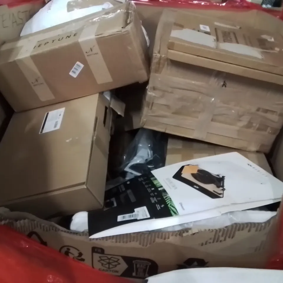 PALLET OF ASSORTED HOUSEHOLD GOODS AND PRODUCTS TO INCLUDE;CHRISTMAS TREE,METEOR SHOWER LIGHT MEMORY FOAM PILLOW 