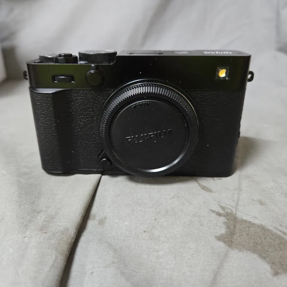 FUJIFILM X-E5 MIRRORLESS DIGITAL CAMERA (BODY ONLY) - BLACK