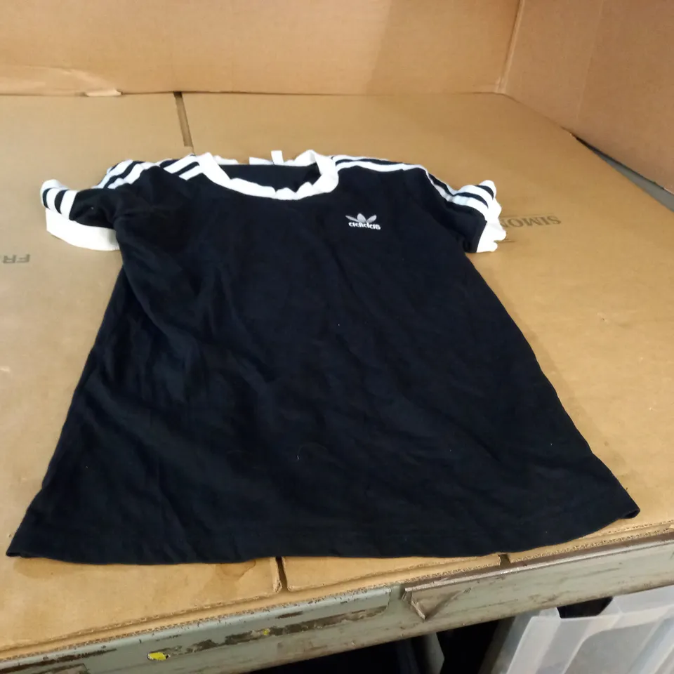 BLACK/WHITE ADIDAS SWEATSHIRT SIZE 10