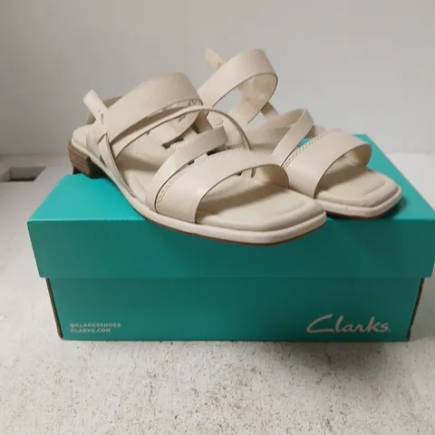 CLARKS ARIANY STRAP SANDALS – CREAM LEATHER – UK 7 