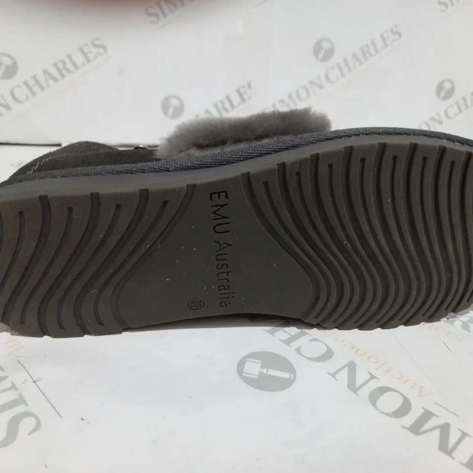 EMU AUSTRALIA CHARCOAL GREY SLIPPERS - SIZE 4