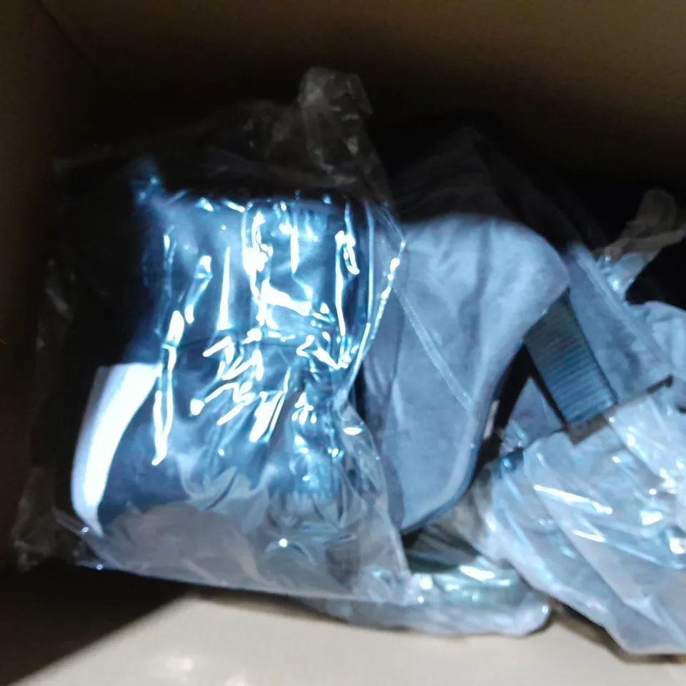 APPROXIMATELY 10 PAIRS OF ASSORTED WOMEN SHOES IN VARIOUS STYLES AND SIZES 