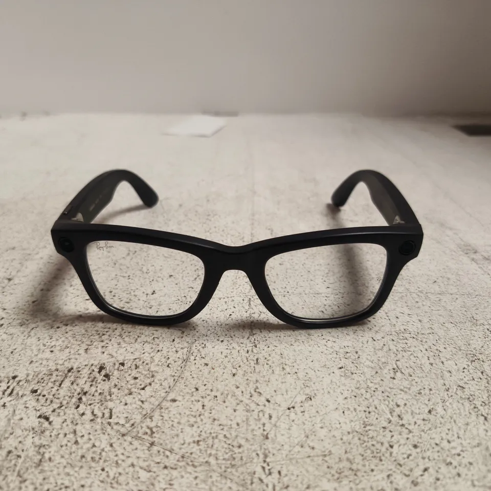 RAY-BAN WAYFARER SUNGLASSES – WITH BOX
