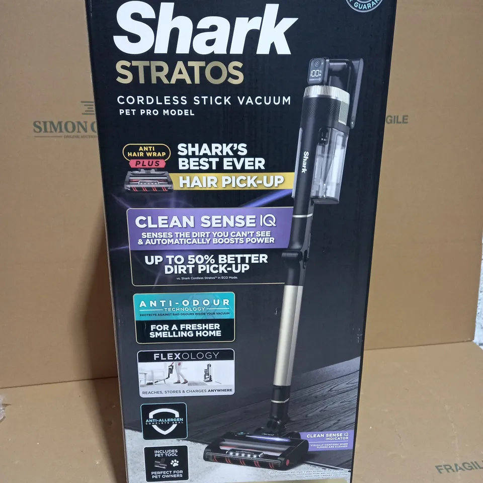 SHARK STRATOS CORDLESS VACUUM W/ANTI HAIR WRAP & CLEAN SENSE IQ IZ400UKT