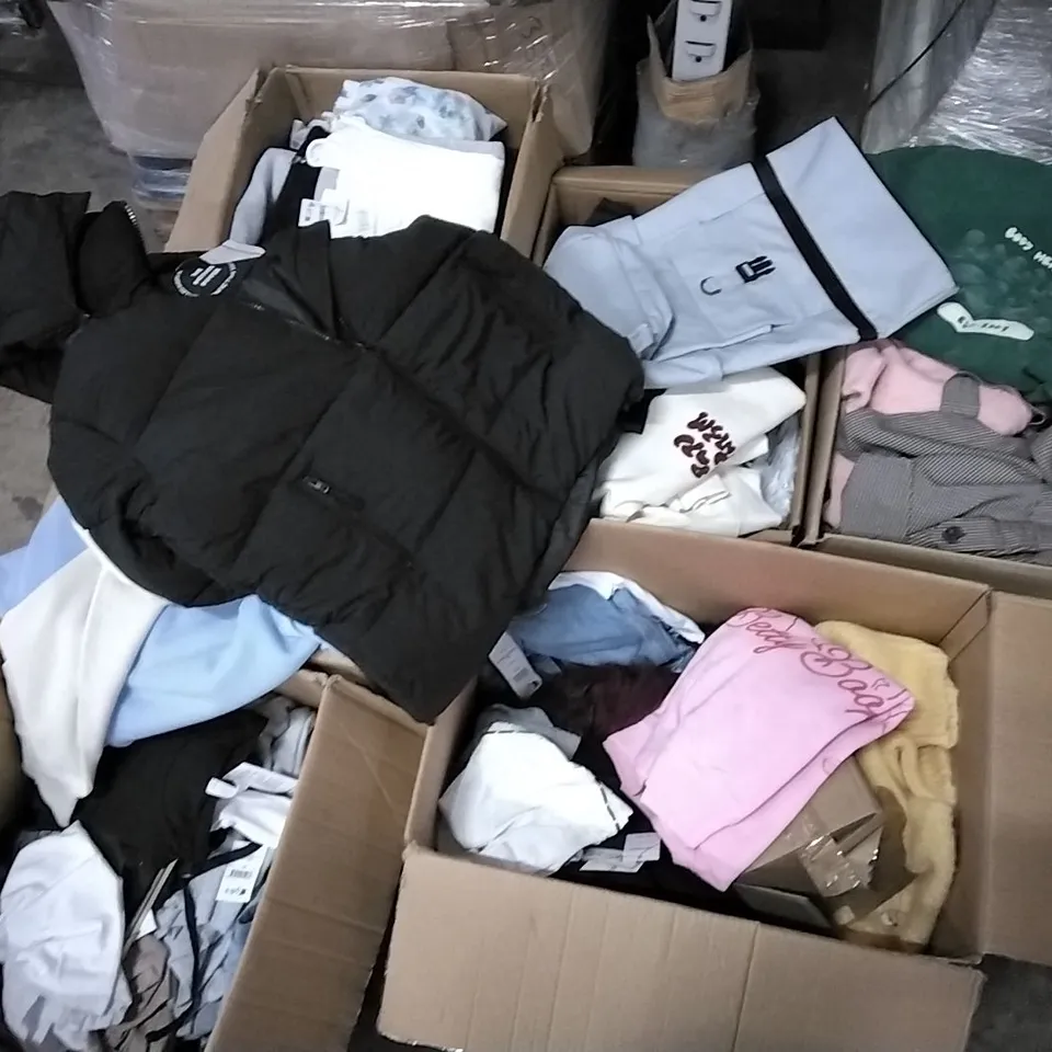 PALLET CONTAINING 14 BOXES OF ASSORTED CLOTHING ITEMS TO INCLUDE: WELLNESS CLUB HOODED TOPS, JEANS, ASSORTED COATS AND TSHIRTS 