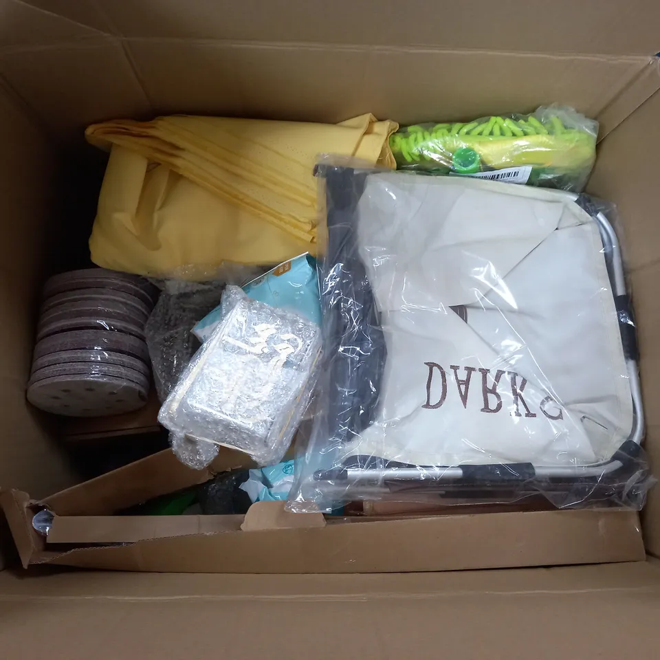 APPROXIMATELY 10 ASSORTED HOUSEHOLD ITEMS TO INCLUDE MICROWAVE PLATE COVER, PAMPERS DIAPER COLLECTION, M&S BATH TOWEL, ETC