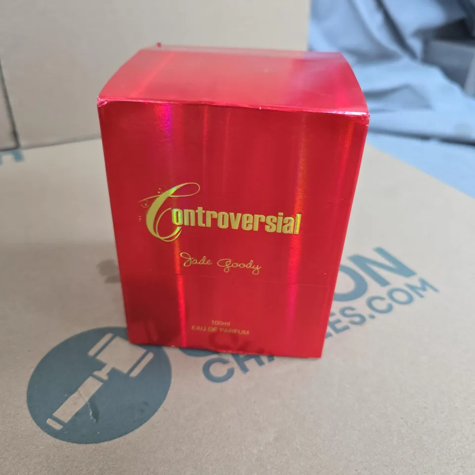 TOTE OF APPROXIMATELY 14 ASSORTED BEAUTY ITEMS TO INCLUDE: CONTROVERSIAL EAU DU PARFUM