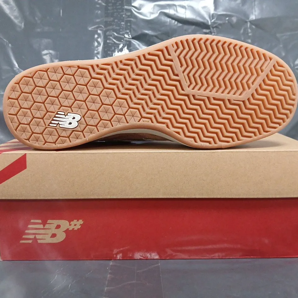 BOXED PAIR OF NEW BALANCE 440 TRAINERS IN PINK SIZE UK 7