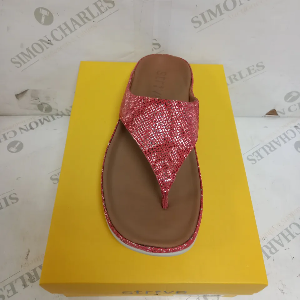 BOXED STRIVE MAUL II IN SCARLET SNAKE SIZE 7 