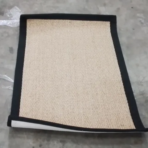 QUALITY DESIGNER AREA RUG - APPROXIMATELY 90X60CM